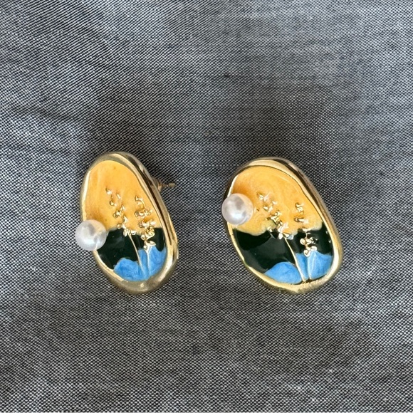 Floral Pattern Earring Style 1 - Picture 4 of 6